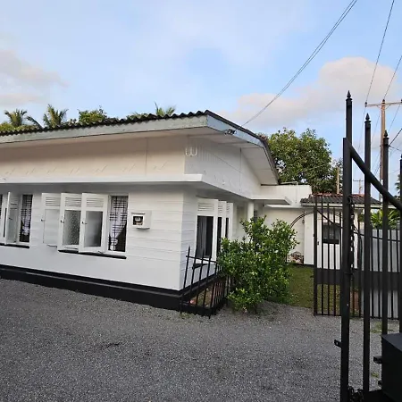 Negombo - Entire House - Sleeps 7 - Close To The Airport Exterior photo