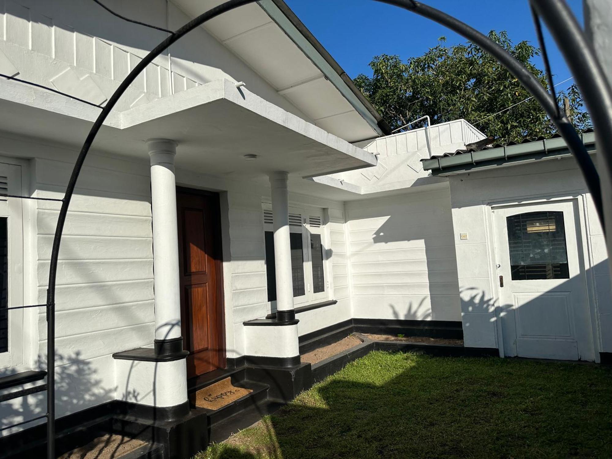 - Entire House - Sleeps 7 - Close To The Airport