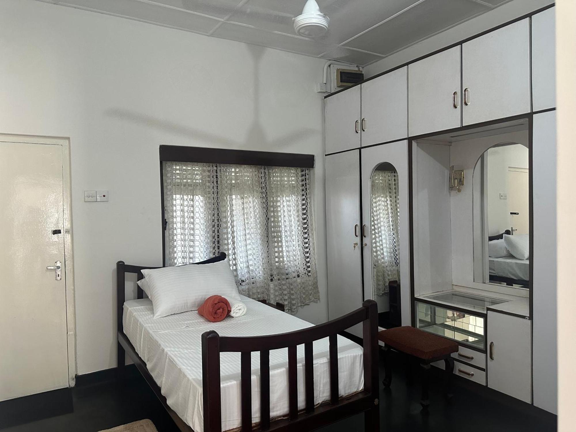 - Entire House - Sleeps 7 - Close To The Airport Negombo