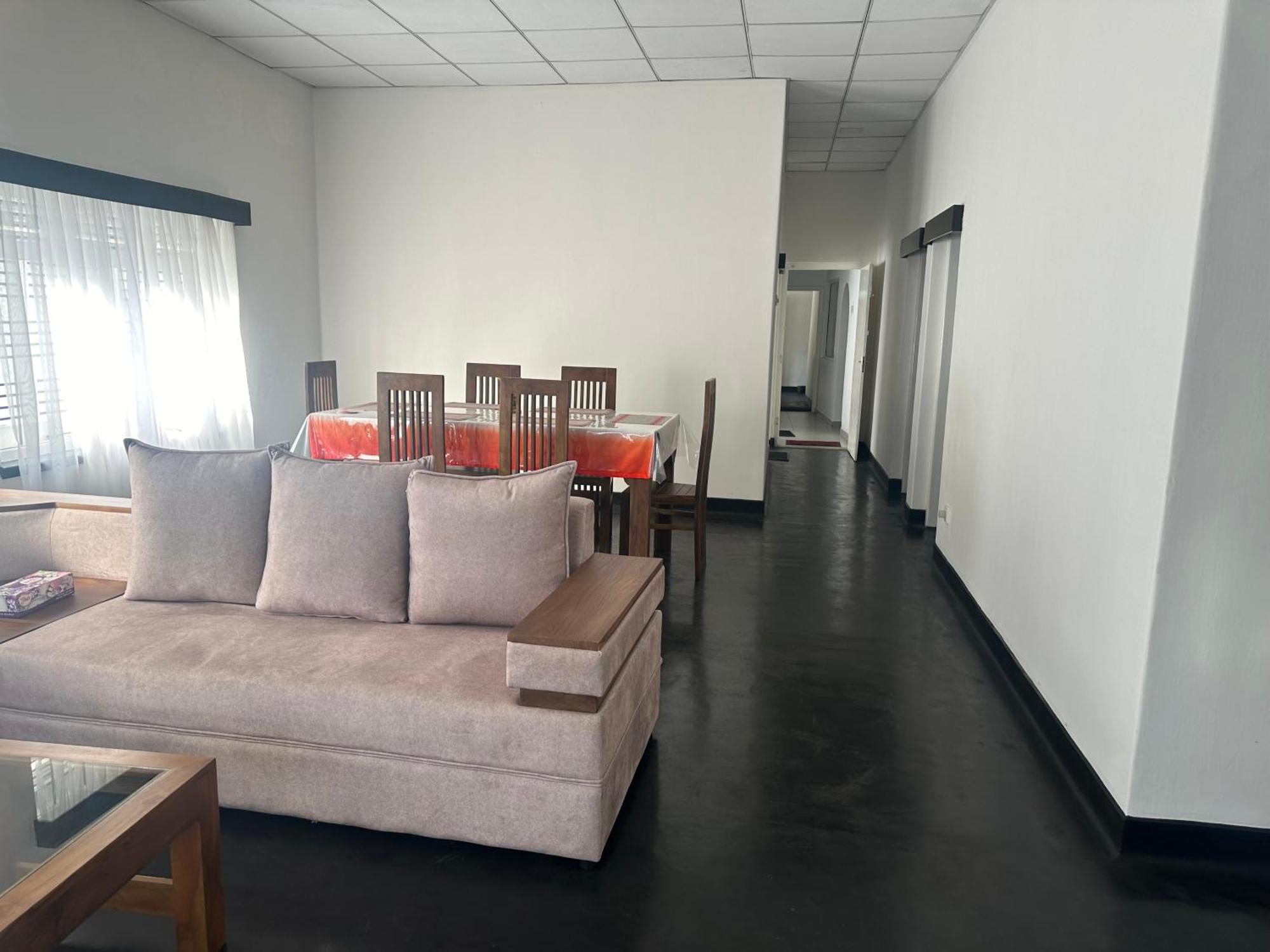 - Entire House - Sleeps 7 - Close To The Airport Holiday home