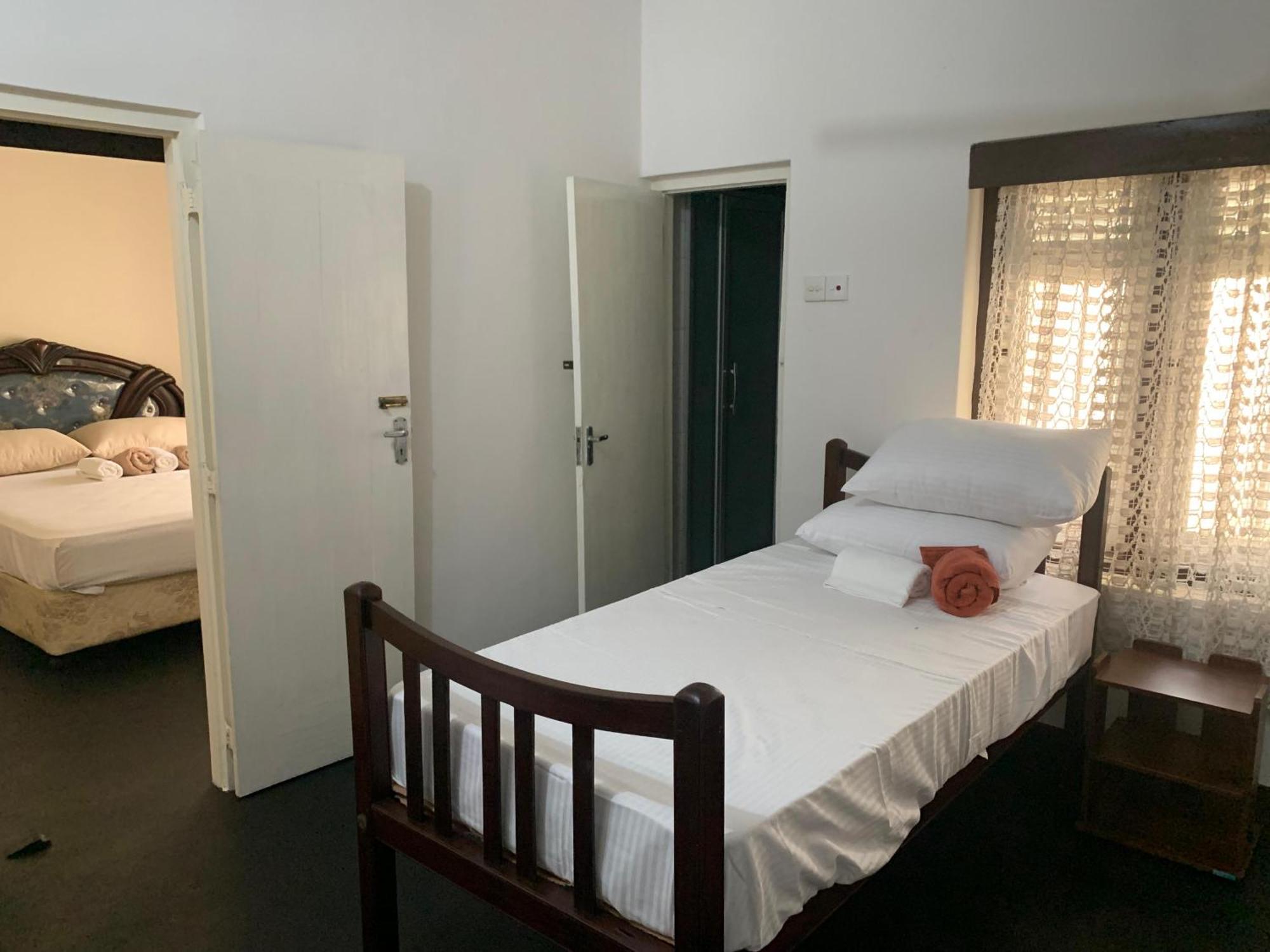 - Entire House - Sleeps 7 - Close To The Airport